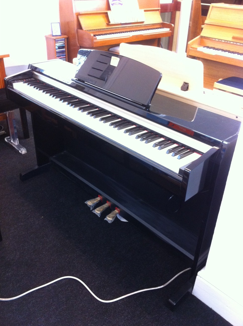 Yamaha CLP220 in polished ebony Yamaha CLP220 in polished ebony