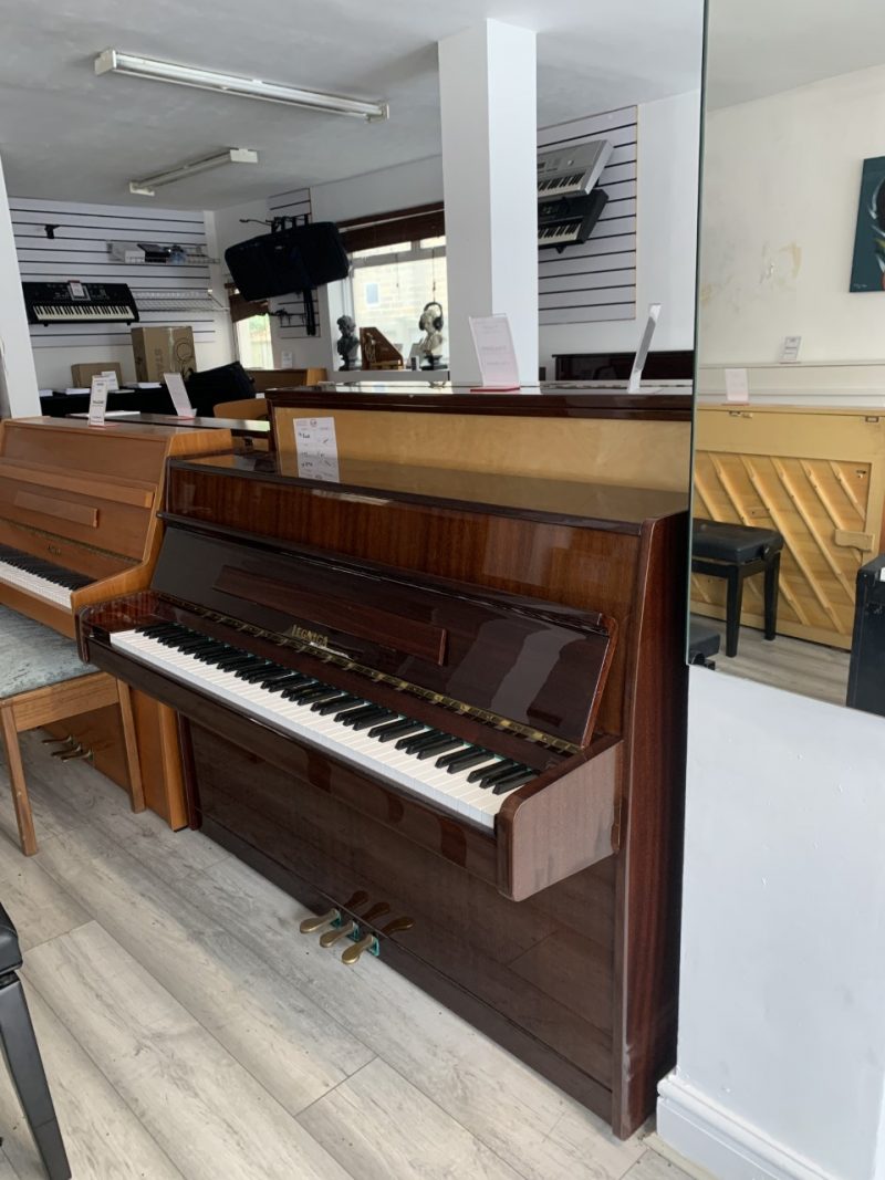 legnica upright piano